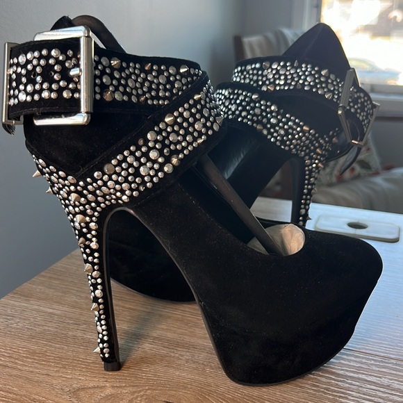 Scene by Shoedazzle Black Studded Platform Buckle Heels - Picture 4 of 8
